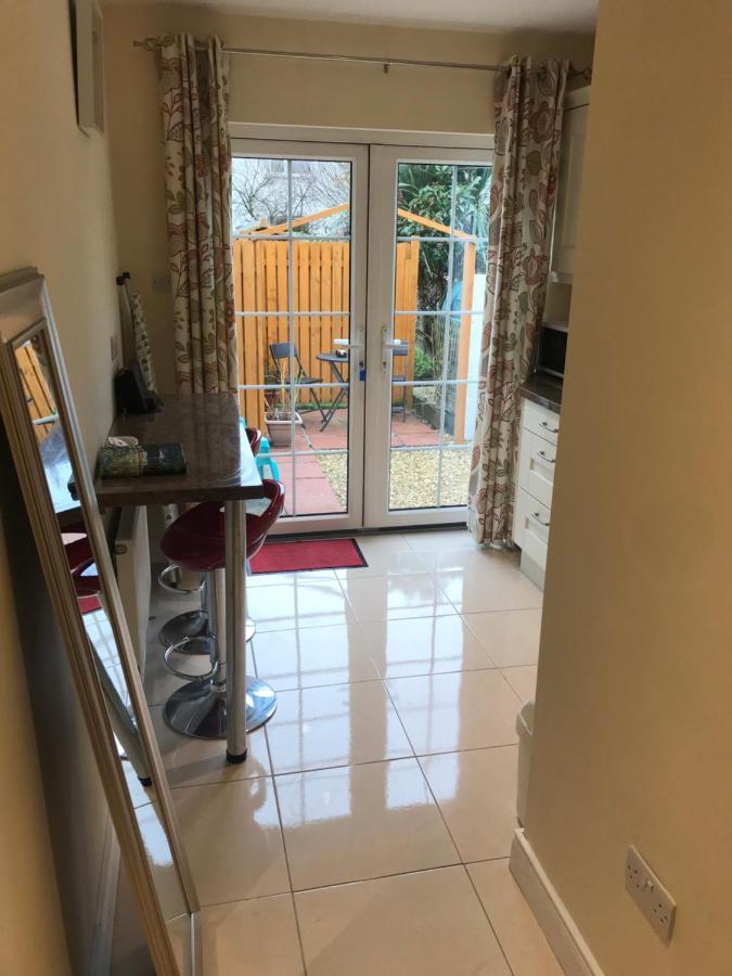 1Bedroom Self Contained Apartment Ennis Bagian luar foto